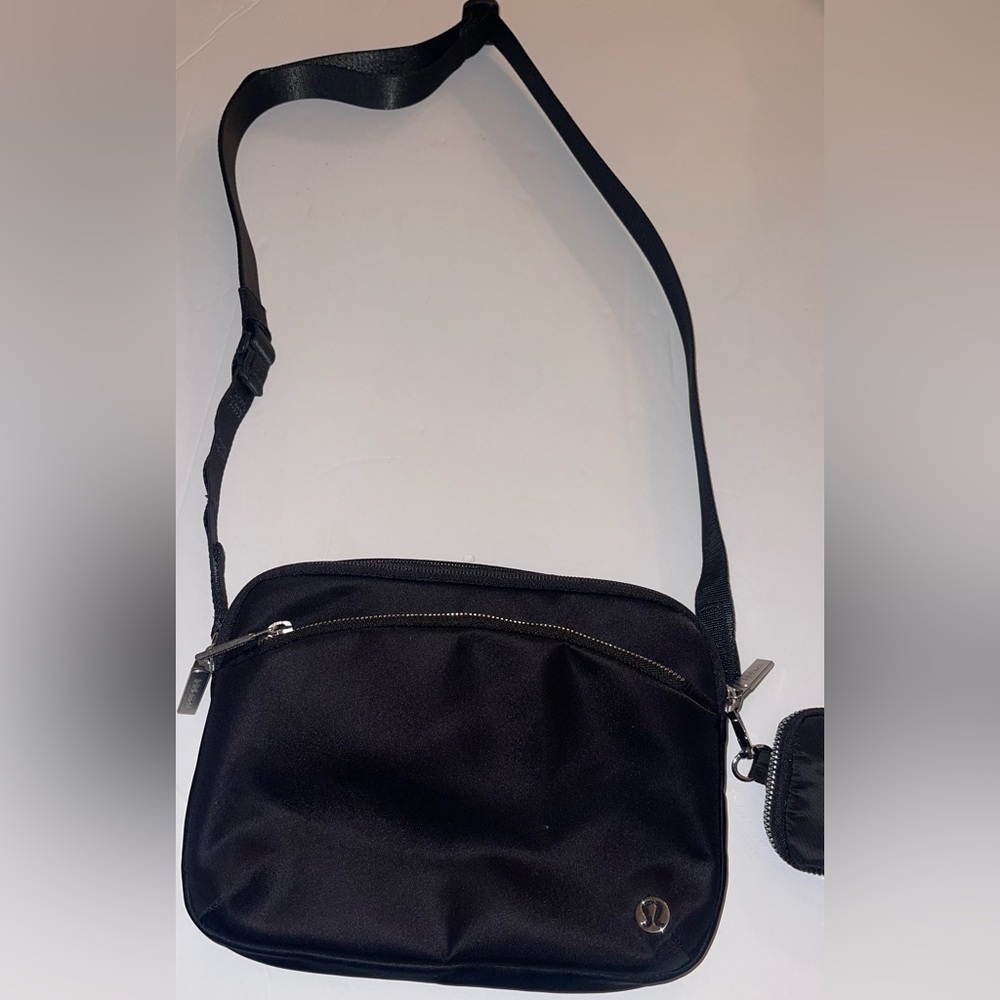 lululemon athletica Black Shoulder Crossbody with Detachable Pouch - Picture 6 of 7